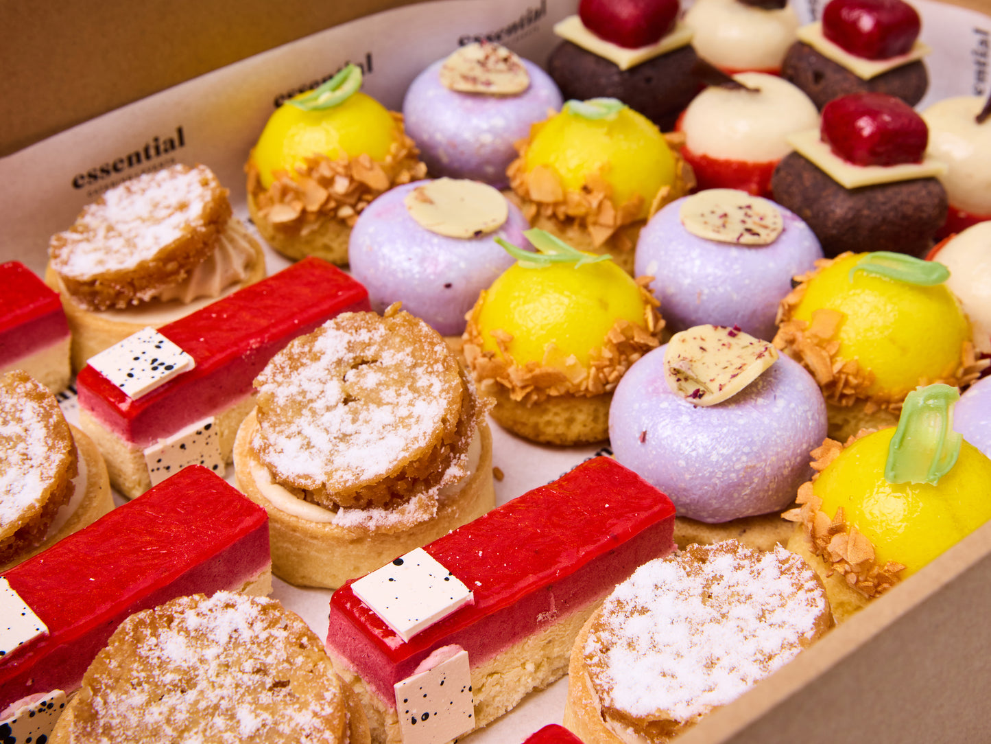 Boutique Mini Dessert Selection (v)